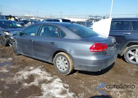 2013 Volkswagen Passat 2.5L S z USA, uszkodzony, nr VIN 1VWAP7A32DC003971